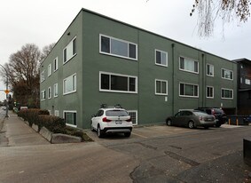 1480 Arbutus St in Vancouver, BC - Building Photo