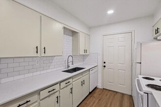 614 W Heard St in Cleburne, TX - Building Photo - Building Photo