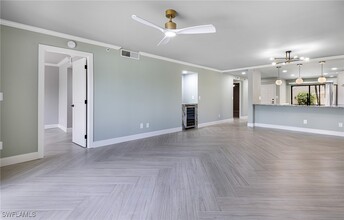 16380 Kelly Cove Dr in Ft. Myers, FL - Foto de edificio - Building Photo