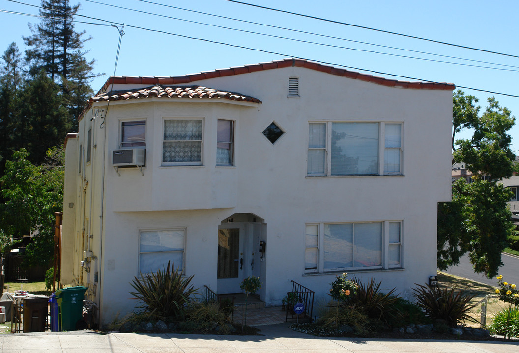 209-211 215 2nd St in Rodeo, CA - Building Photo