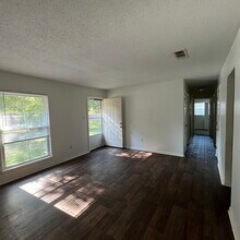 2006 Columbus Cir in Leesville, LA - Building Photo - Building Photo