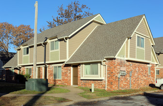 Windsor Village Apartments in Tulsa, OK - Building Photo - Building Photo