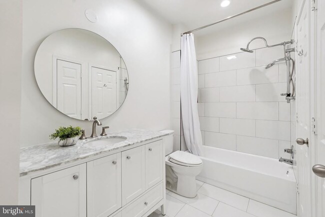 13085 Autumn Woods Way in Fairfax, VA - Building Photo - Building Photo