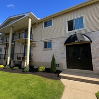 Ridge Lea Court in Buffalo, NY - Building Photo