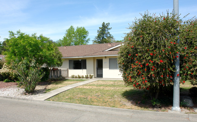 417 Pheasant Ln in Santa Rosa, CA - Building Photo - Building Photo