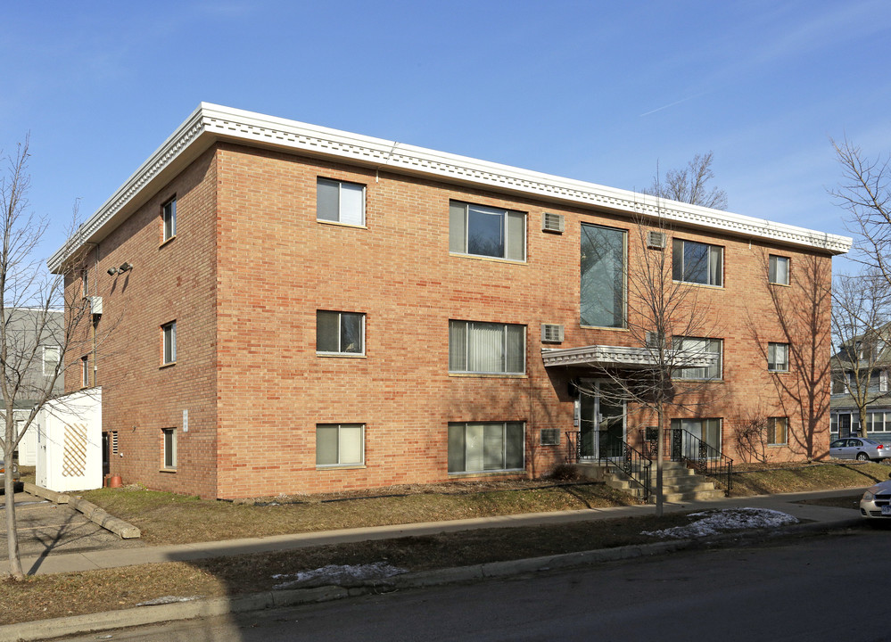 1522 Grand Avenue in St. Paul, MN - Building Photo