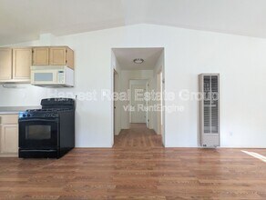 7526 Sterling Dr in Oakland, CA - Building Photo - Building Photo