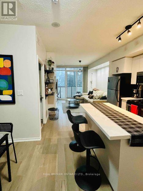 65 Bremner Blvd in Toronto, ON - Building Photo - Building Photo