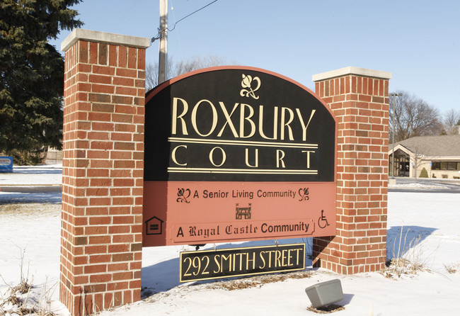 Roxbury Court Apartments in Clio, MI - Building Photo - Building Photo