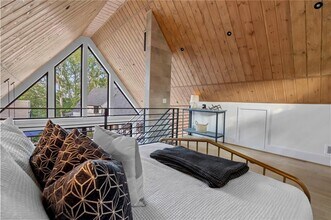 1033 Reeder Cir NE in Atlanta, GA - Foto de edificio - Building Photo