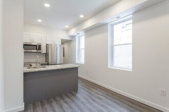 2131 N 8th St in Philadelphia, PA - Foto de edificio - Building Photo