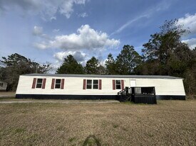 1118 Griffin Rd in Allenhurst, GA - Building Photo