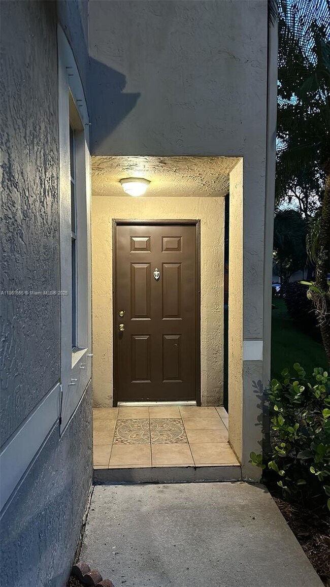 991 Sevilla Cir in Weston, FL - Building Photo - Building Photo