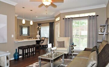 15135 Memorial Dr in Houston, TX - Building Photo - Building Photo