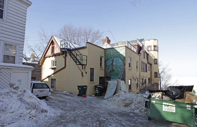 244 W Lakelawn Pl in Madison, WI - Foto de edificio - Building Photo