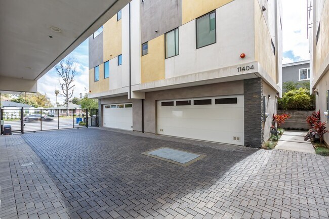 11404 Talia Ct in Los Angeles, CA - Building Photo - Building Photo