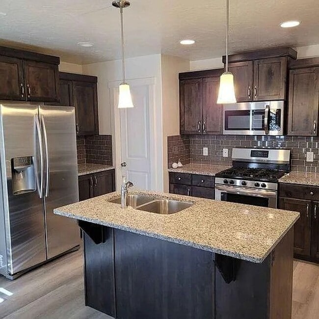 5871 Challenger Way in Saint George, UT - Building Photo - Building Photo