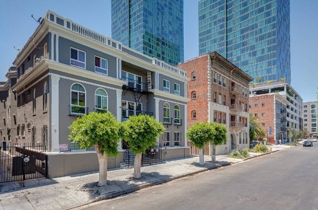 681 Shatto Pl-Unit -310 in Los Angeles, CA - Foto de edificio - Building Photo