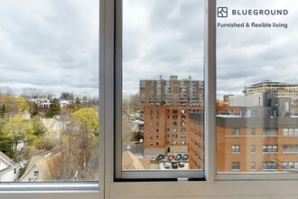 27 Barker Ave in White Plains, NY - Foto de edificio - Building Photo