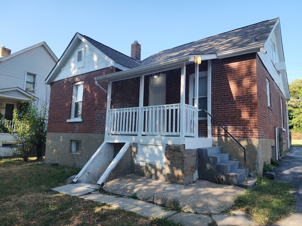 233 Redmond Ave in St. Louis, MO - Building Photo