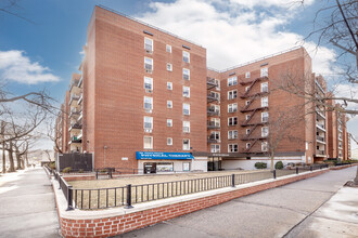 The Elmwood in Elmhurst, NY - Foto de edificio - Primary Photo