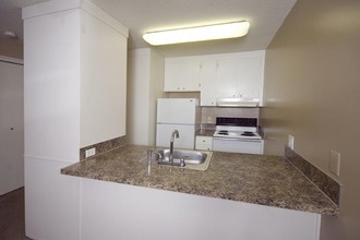 Hilldale Garden Apartments in Portland, OR - Building Photo - Interior Photo