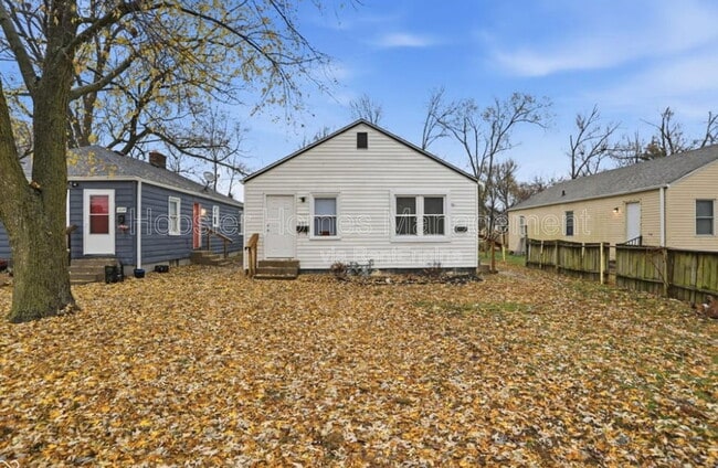 1031 N Centennial St