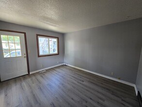 811 W 3rd St in Waterloo, IA - Building Photo - Building Photo
