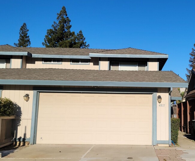 4811 McCloud Dr in Sacramento, CA - Building Photo - Building Photo