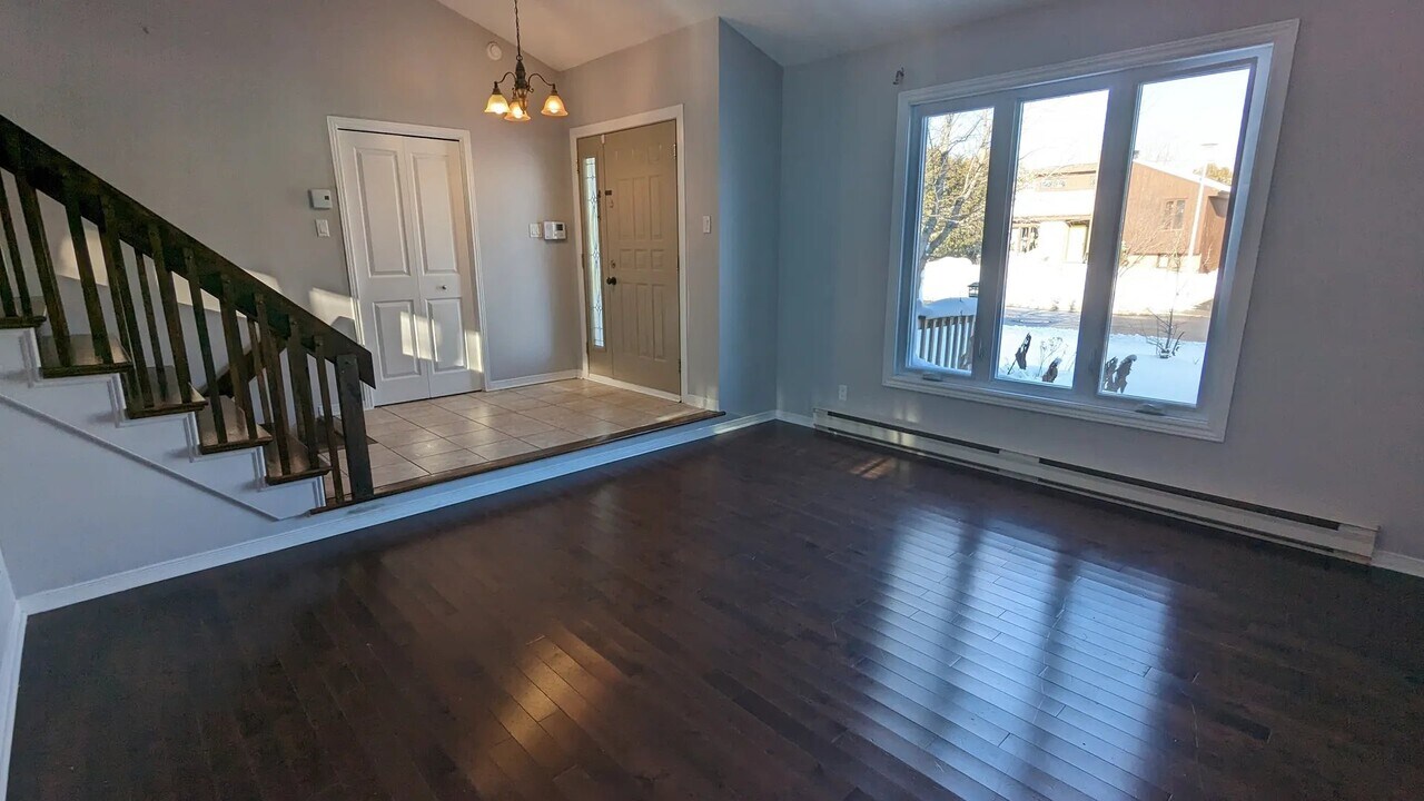4-Bedroom Rental in Aylmer in Gatineau, QC - Building Photo