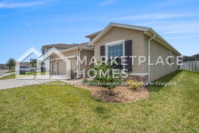 10945 Laxer Cay Loop in San Antonio, FL - Building Photo - Building Photo