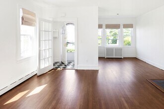 6 Alexander Ave in Harrison, NY - Building Photo - Building Photo