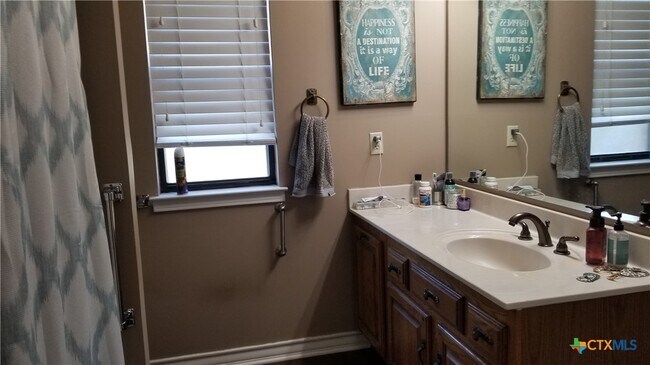 329 Paisano St in New Braunfels, TX - Building Photo - Building Photo