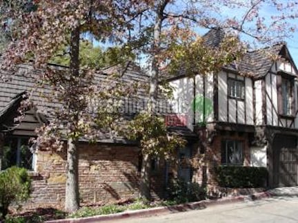 2057 N Las Palmas Ave in Los Angeles, CA - Foto de edificio - Building Photo