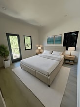 163 N Arnaz Dr, Unit 4 in Beverly Hills, CA - Foto de edificio - Building Photo