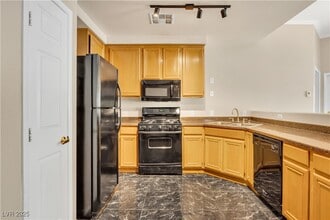 10245 S Maryland Pkwy in Las Vegas, NV - Foto de edificio - Building Photo