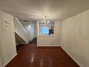 9107 Charminster Ct in Charlotte, NC - Foto de edificio - Building Photo