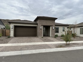 3427 E Harwell Rd in Phoenix, AZ - Building Photo