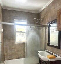 4247 194th St, Unit 2 in Flushing, NY - Building Photo - Building Photo