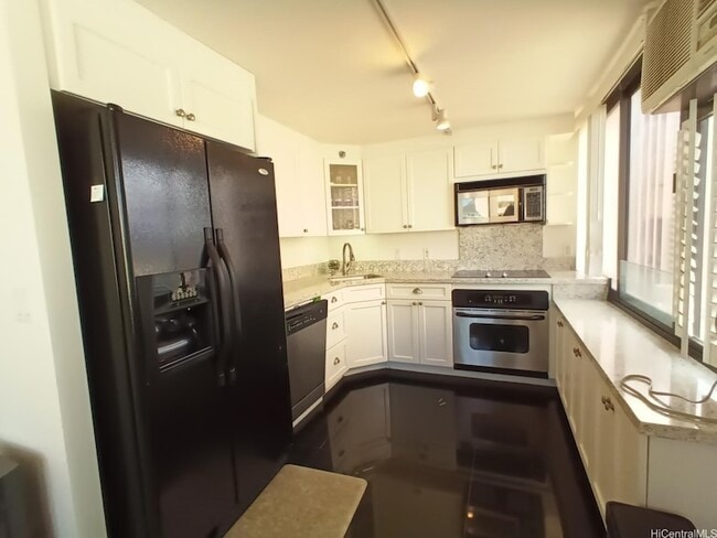 343 Hobron Ln in Honolulu, HI - Building Photo - Building Photo