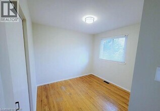 1269 Montclair Dr in Oakville, ON - Building Photo - Building Photo