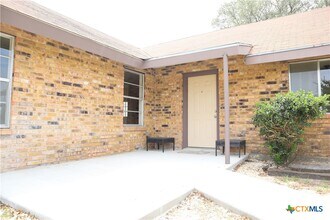 707 Old Seguin Luling Rd in Seguin, TX - Foto de edificio - Building Photo