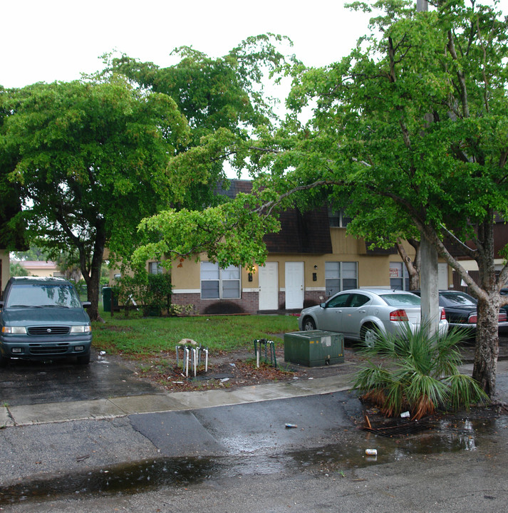 2311 NW 59th Way in Fort Lauderdale, FL - Building Photo