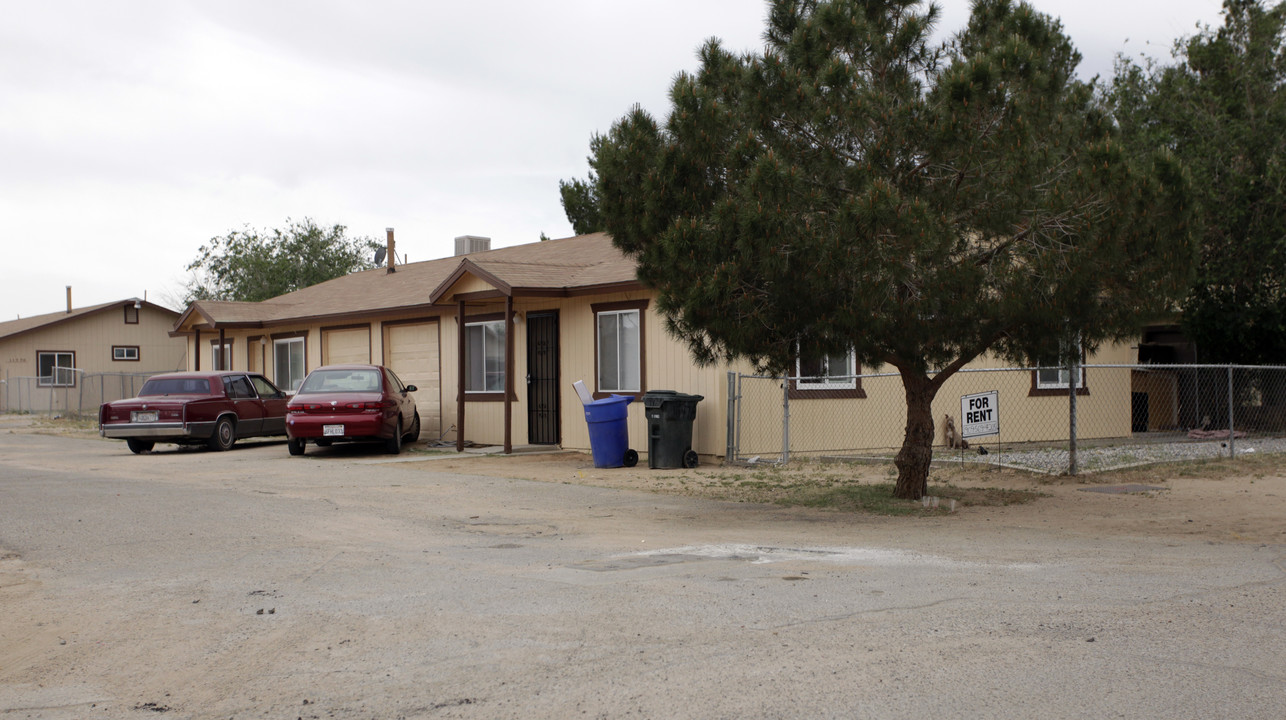 11947 Lee Ave in Adelanto, CA - Building Photo