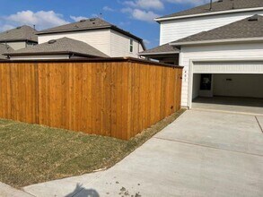 401 Stinchcomb Rd in Hutto, TX - Building Photo - Building Photo