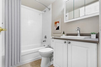 Portsmouth Place Centre in Kingston, ON - Building Photo - Building Photo