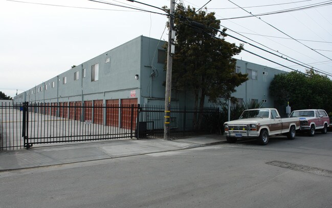 Peninsula Place in San Mateo, CA - Foto de edificio - Building Photo