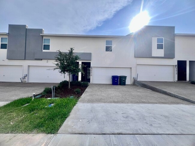 9910 Bijan Dr in Laredo, TX - Building Photo - Building Photo