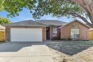 813 Globe Ave in Blue Mound, TX - Building Photo