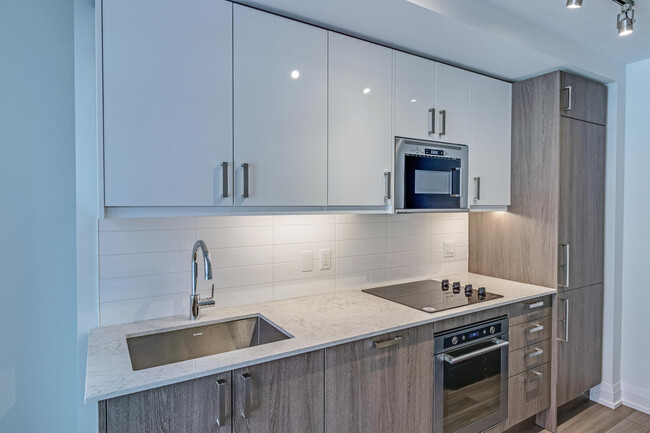 77 Mutual St in Toronto, ON - Building Photo - Building Photo